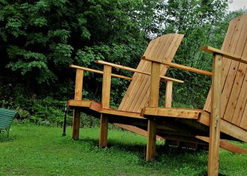 In 6 stappen je houten tuinmeubelen schoonmaken